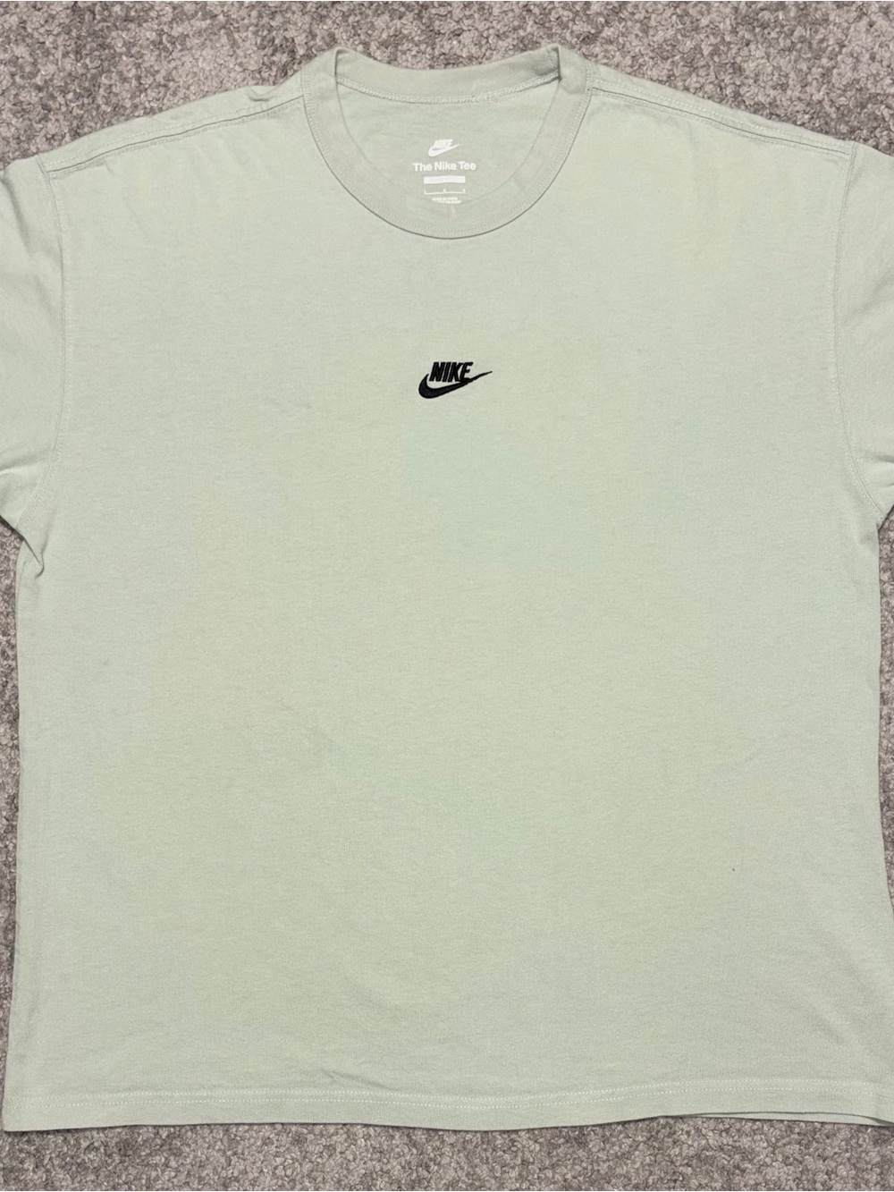 Nike Sportswear Premium Essentials Loose Fit Tee Large Green DO7392